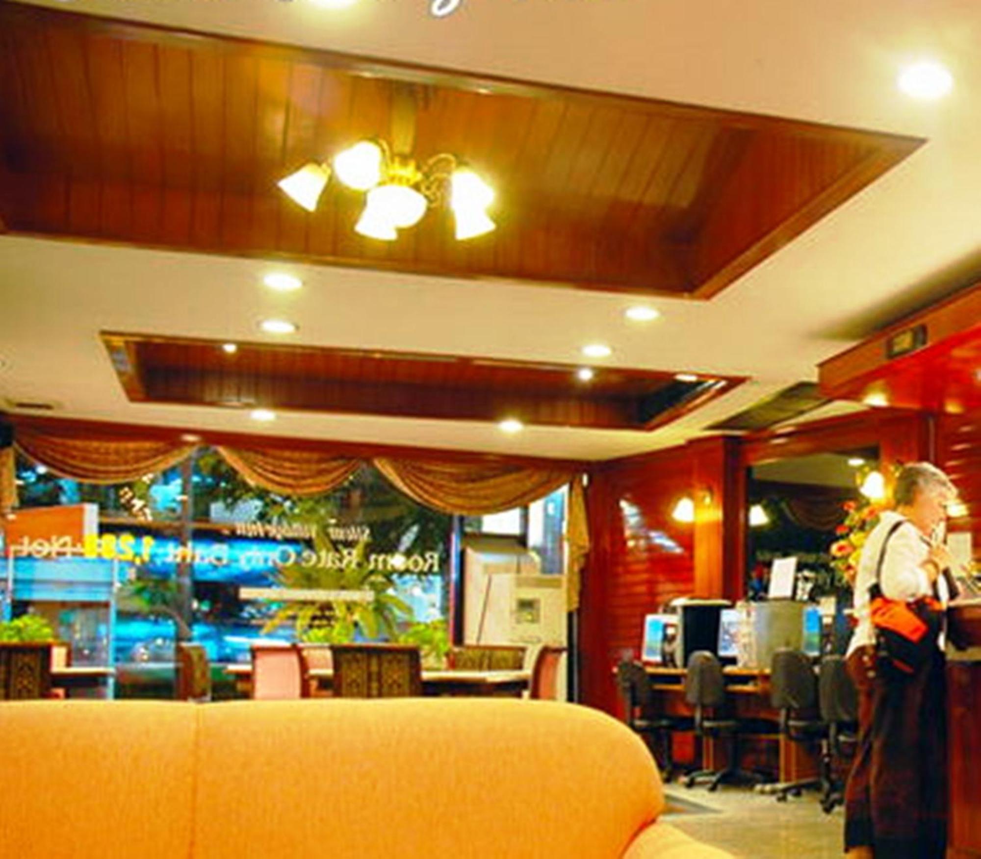 Silom Village Inn Банкок Екстериор снимка