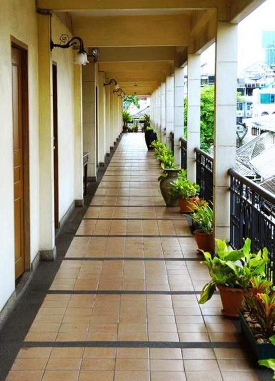 Silom Village Inn Банкок Стая снимка